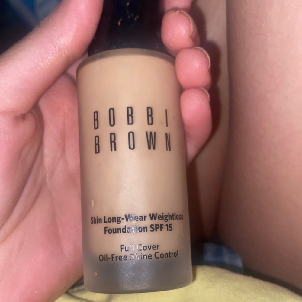 Bobbi brown Foundation 046 cool beige